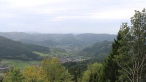 Dieses Bild zeigt eine Webcam-Aufnahme vom Achertal, aufgenommen am Montag, den 26.10.2026 um 13:10 Uhr. Die Temperatur betrug 10.3°C.