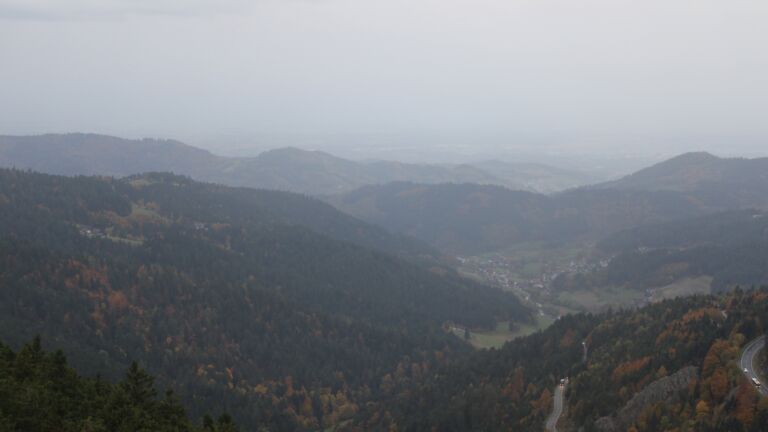 Dieses Bild zeigt eine Webcam-Aufnahme vom Achertal, aufgenommen am Montag, den 20.10.2025 um 08:10 Uhr. Die Temperatur betrug 10.6°C.