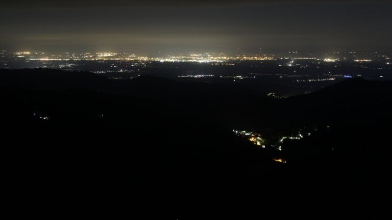Dieses Bild zeigt eine Webcam-Aufnahme vom Achertal, aufgenommen am Samstag, den 28.06.2025 um 03:10 Uhr. Die Temperatur betrug 16.1°C.