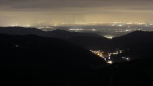 Dieses Bild zeigt eine Webcam-Aufnahme vom Achertal, aufgenommen am Dienstag, den 10.03.2026 um 19:30 Uhr. Die Temperatur betrug 6.6°C.