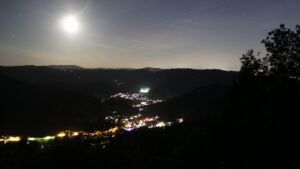 Dieses Bild zeigt eine Webcam-Aufnahme vom Achertal, aufgenommen am Freitag, den 18.09.2026 um 21:00 Uhr. Die Temperatur betrug 13°C.