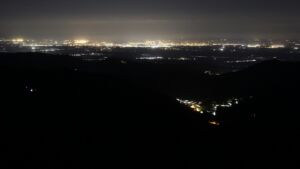 Dieses Bild zeigt eine Webcam-Aufnahme vom Achertal, aufgenommen am Montag, den 20.04.2026 um 00:00 Uhr. Die Temperatur betrug 4.8°C.