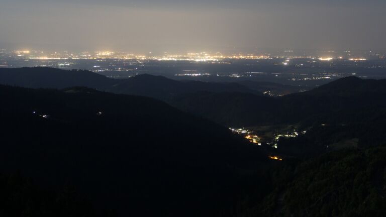 Dieses Bild zeigt eine Webcam-Aufnahme vom Achertal, aufgenommen am Mittwoch, den 14.05.2025 um 03:40 Uhr. Die Temperatur betrug 10.4°C.