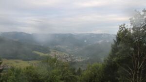 Dieses Bild zeigt eine Webcam-Aufnahme vom Achertal, aufgenommen am Montag, den 27.07.2026 um 07:00 Uhr. Die Temperatur betrug 13.2°C.