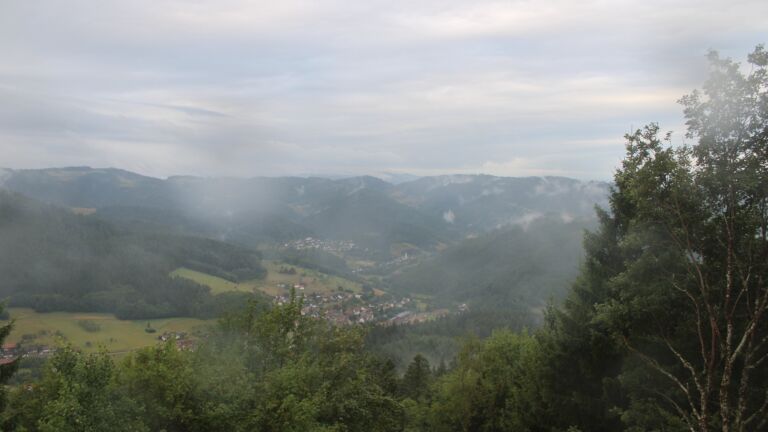 Dieses Bild zeigt eine Webcam-Aufnahme vom Achertal, aufgenommen am Montag, den 27.07.2026 um 07:00 Uhr. Die Temperatur betrug 13.2°C.
