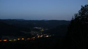 Dieses Bild zeigt eine Webcam-Aufnahme vom Achertal, aufgenommen am Donnerstag, den 28.05.2026 um 04:30 Uhr. Die Temperatur betrug 16.9°C.