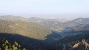 Dieses Bild zeigt eine Webcam-Aufnahme vom Achertal, aufgenommen am Freitag, den 17.04.2026 um 07:40 Uhr. Die Temperatur betrug 11.2°C.