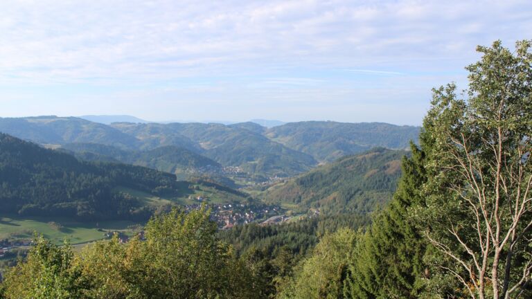 Dieses Bild zeigt eine Webcam-Aufnahme vom Achertal, aufgenommen am Mittwoch, den 30.09.2026 um 10:10 Uhr. Die Temperatur betrug 27°C.