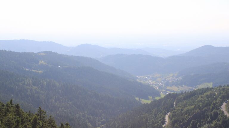 Dieses Bild zeigt eine Webcam-Aufnahme vom Achertal, aufgenommen am Mittwoch, den 11.06.2025 um 17:50 Uhr. Die Temperatur betrug 20.8°C.