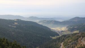 Dieses Bild zeigt eine Webcam-Aufnahme vom Achertal, aufgenommen am Samstag, den 20.12.2025 um 15:10 Uhr. Die Temperatur betrug 9.5°C.