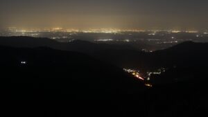 Dieses Bild zeigt eine Webcam-Aufnahme vom Achertal, aufgenommen am Dienstag, den 10.03.2026 um 05:00 Uhr. Die Temperatur betrug 8.8°C.