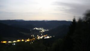 Dieses Bild zeigt eine Webcam-Aufnahme vom Achertal, aufgenommen am Donnerstag, den 27.08.2026 um 03:30 Uhr. Die Temperatur betrug 22.2°C.