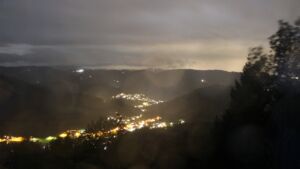 Dieses Bild zeigt eine Webcam-Aufnahme vom Achertal, aufgenommen am Samstag, den 24.10.2026 um 19:30 Uhr. Die Temperatur betrug 4.8°C.