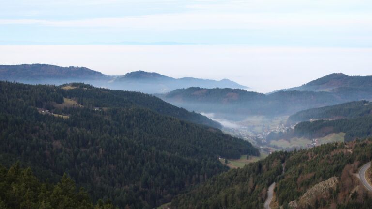 Dieses Bild zeigt eine Webcam-Aufnahme vom Achertal, aufgenommen am Dienstag, den 16.12.2025 um 09:20 Uhr. Die Temperatur betrug 10.3°C.