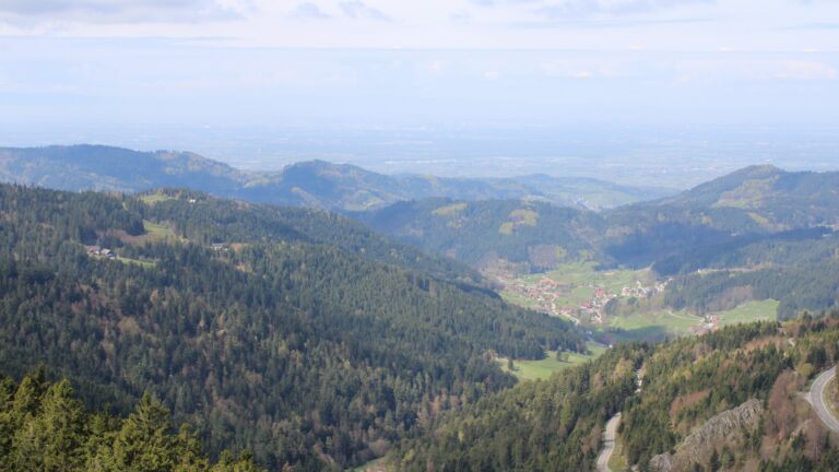 Dieses Bild zeigt eine Webcam-Aufnahme vom Achertal, aufgenommen am Donnerstag, den 16.04.2026 um 12:20 Uhr. Die Temperatur betrug 12.1°C.