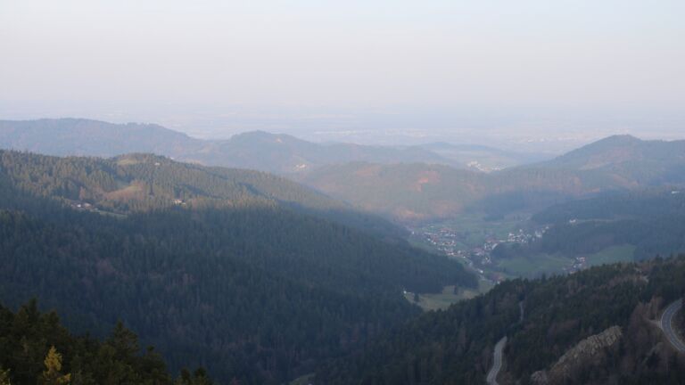 Dieses Bild zeigt eine Webcam-Aufnahme vom Achertal, aufgenommen am Dienstag, den 24.03.2026 um 07:10 Uhr. Die Temperatur betrug 5.9°C.