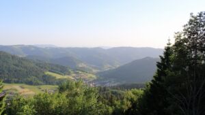 Dieses Bild zeigt eine Webcam-Aufnahme vom Achertal, aufgenommen am Mittwoch, den 27.05.2026 um 19:40 Uhr. Die Temperatur betrug 26°C.