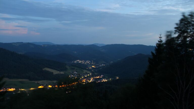 Dieses Bild zeigt eine Webcam-Aufnahme vom Achertal, aufgenommen am Montag, den 29.06.2026 um 22:30 Uhr. Die Temperatur betrug 20.3°C.