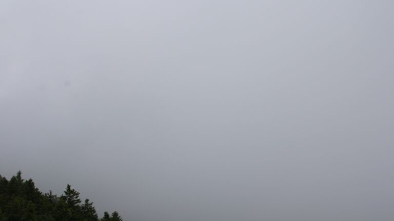 Dieses Bild zeigt eine Webcam-Aufnahme vom Achertal, aufgenommen am Dienstag, den 03.06.2025 um 10:10 Uhr. Die Temperatur betrug 13.3°C.