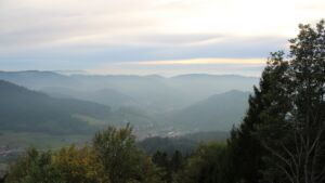 Dieses Bild zeigt eine Webcam-Aufnahme vom Achertal, aufgenommen am Dienstag, den 20.10.2026 um 17:50 Uhr. Die Temperatur betrug 14.2°C.