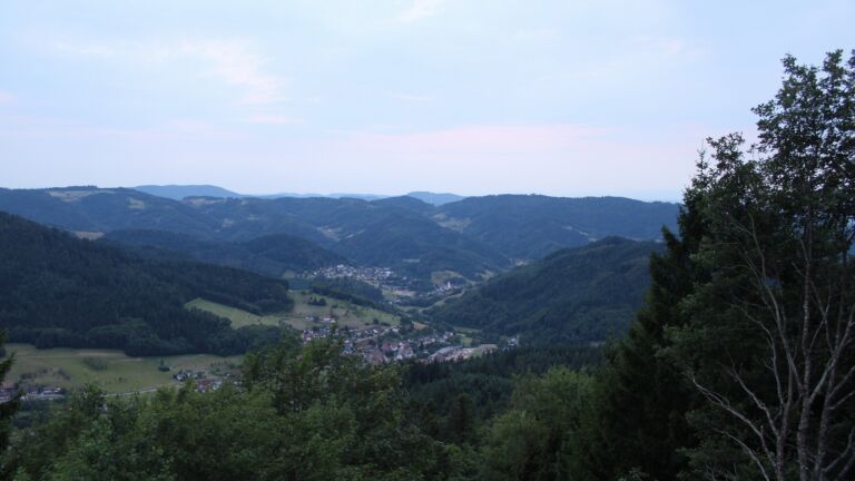 Dieses Bild zeigt eine Webcam-Aufnahme vom Achertal, aufgenommen am Samstag, den 25.07.2026 um 21:20 Uhr. Die Temperatur betrug 24°C.