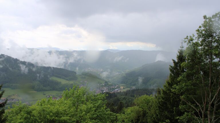 Dieses Bild zeigt eine Webcam-Aufnahme vom Achertal, aufgenommen am Montag, den 18.05.2026 um 16:20 Uhr. Die Temperatur betrug 9.8°C.