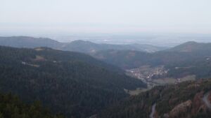 Dieses Bild zeigt eine Webcam-Aufnahme vom Achertal, aufgenommen am Donnerstag, den 18.12.2025 um 07:50 Uhr. Die Temperatur betrug 5.2°C.