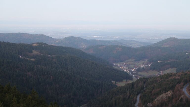 Dieses Bild zeigt eine Webcam-Aufnahme vom Achertal, aufgenommen am Donnerstag, den 18.12.2025 um 07:50 Uhr. Die Temperatur betrug 5.2°C.