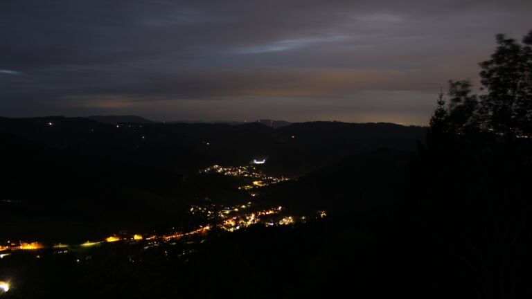 Dieses Bild zeigt eine Webcam-Aufnahme vom Achertal, aufgenommen am Montag, den 26.10.2026 um 18:10 Uhr. Die Temperatur betrug 7.3°C.