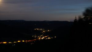 Dieses Bild zeigt eine Webcam-Aufnahme vom Achertal, aufgenommen am Freitag, den 24.07.2026 um 22:20 Uhr. Die Temperatur betrug 20.2°C.