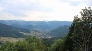 Dieses Bild zeigt eine Webcam-Aufnahme vom Achertal, aufgenommen am Montag, den 17.08.2026 um 18:00 Uhr. Die Temperatur betrug 22°C.