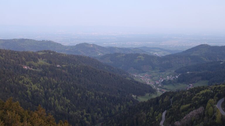 Dieses Bild zeigt eine Webcam-Aufnahme vom Achertal, aufgenommen am Sonntag, den 26.04.2026 um 06:00 Uhr. Die Temperatur betrug 8.7°C.