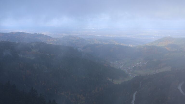 Dieses Bild zeigt eine Webcam-Aufnahme vom Achertal, aufgenommen am Freitag, den 24.10.2025 um 10:50 Uhr. Die Temperatur betrug 0.8°C.