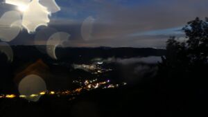 Dieses Bild zeigt eine Webcam-Aufnahme vom Achertal, aufgenommen am Freitag, den 21.08.2026 um 21:40 Uhr. Die Temperatur betrug 10.9°C.