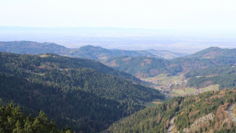 Dieses Bild zeigt eine Webcam-Aufnahme vom Achertal, aufgenommen am Donnerstag, den 13.11.2025 um 10:50 Uhr. Die Temperatur betrug 15.5°C.