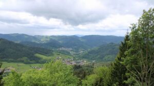Dieses Bild zeigt eine Webcam-Aufnahme vom Achertal, aufgenommen am Donnerstag, den 14.05.2026 um 13:10 Uhr. Die Temperatur betrug 7.6°C.