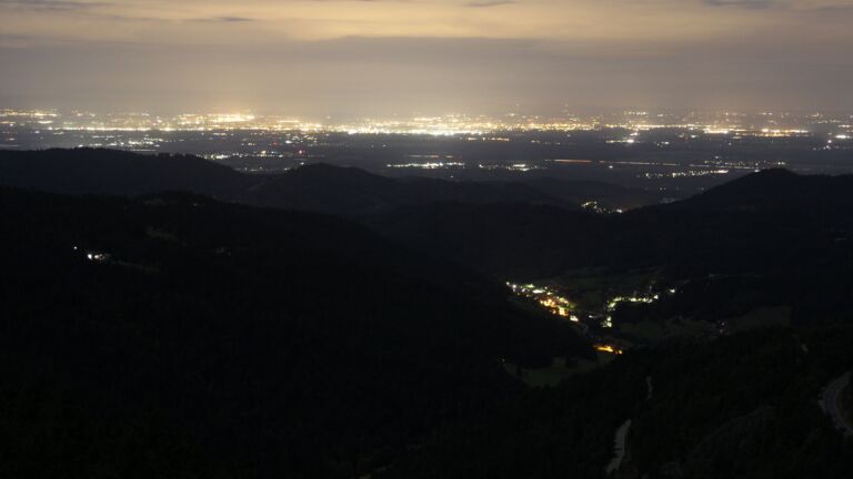 Dieses Bild zeigt eine Webcam-Aufnahme vom Achertal, aufgenommen am Samstag, den 13.09.2025 um 05:50 Uhr. Die Temperatur betrug 9.8°C.