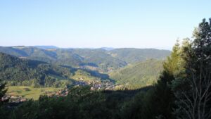 Dieses Bild zeigt eine Webcam-Aufnahme vom Achertal, aufgenommen am Sonntag, den 12.07.2026 um 07:10 Uhr. Die Temperatur betrug 18.3°C.
