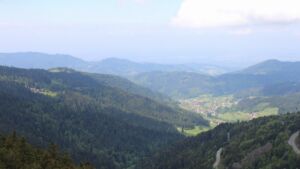 Dieses Bild zeigt eine Webcam-Aufnahme vom Achertal, aufgenommen am Freitag, den 08.05.2026 um 12:50 Uhr. Die Temperatur betrug 12°C.