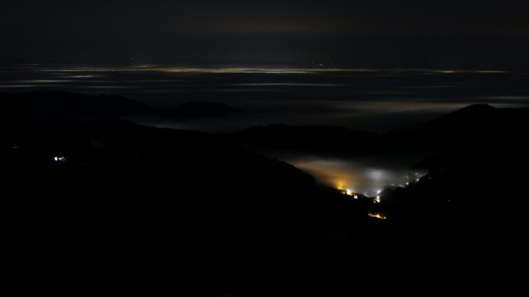 Dieses Bild zeigt eine Webcam-Aufnahme vom Achertal, aufgenommen am Mittwoch, den 21.01.2026 um 01:40 Uhr. Die Temperatur betrug 6.2°C.