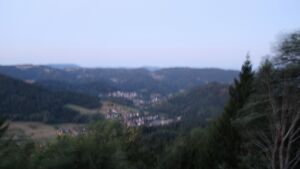 Dieses Bild zeigt eine Webcam-Aufnahme vom Achertal, aufgenommen am Mittwoch, den 12.08.2026 um 05:50 Uhr. Die Temperatur betrug 20.7°C.