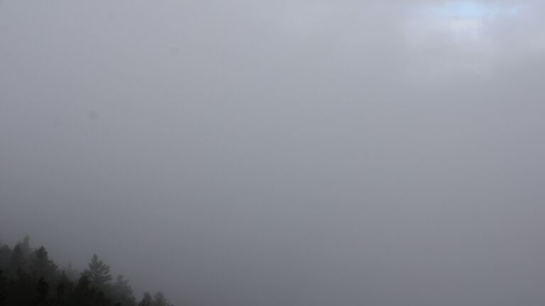Dieses Bild zeigt eine Webcam-Aufnahme vom Achertal, aufgenommen am Samstag, den 27.09.2025 um 12:30 Uhr. Die Temperatur betrug 9.3°C.