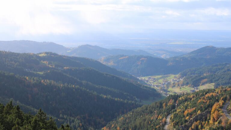Dieses Bild zeigt eine Webcam-Aufnahme vom Achertal, aufgenommen am Freitag, den 24.10.2025 um 16:20 Uhr. Die Temperatur betrug 3.6°C.
