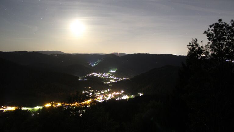 Dieses Bild zeigt eine Webcam-Aufnahme vom Achertal, aufgenommen am Freitag, den 18.09.2026 um 21:30 Uhr. Die Temperatur betrug 12.7°C.