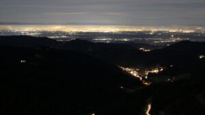 Dieses Bild zeigt eine Webcam-Aufnahme vom Achertal, aufgenommen am Samstag, den 29.11.2025 um 20:30 Uhr. Die Temperatur betrug 6.2°C.