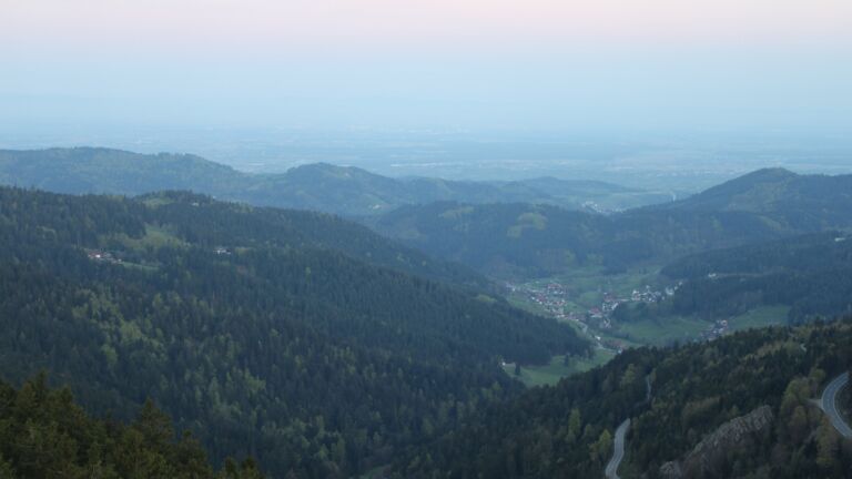 Dieses Bild zeigt eine Webcam-Aufnahme vom Achertal, aufgenommen am Montag, den 20.04.2026 um 06:30 Uhr. Die Temperatur betrug 3.9°C.