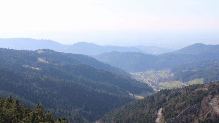 Dieses Bild zeigt eine Webcam-Aufnahme vom Achertal, aufgenommen am Dienstag, den 03.03.2026 um 15:30 Uhr. Die Temperatur betrug 9.4°C.