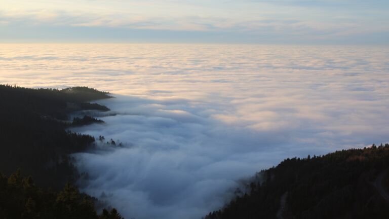 Dieses Bild zeigt eine Webcam-Aufnahme vom Achertal, aufgenommen am Montag, den 22.12.2025 um 16:10 Uhr. Die Temperatur betrug 6.6°C.