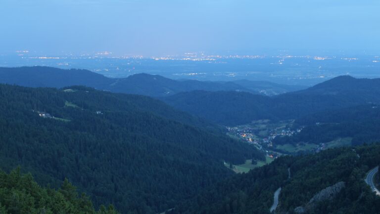 Dieses Bild zeigt eine Webcam-Aufnahme vom Achertal, aufgenommen am Donnerstag, den 24.07.2025 um 05:20 Uhr. Die Temperatur betrug 12.8°C.