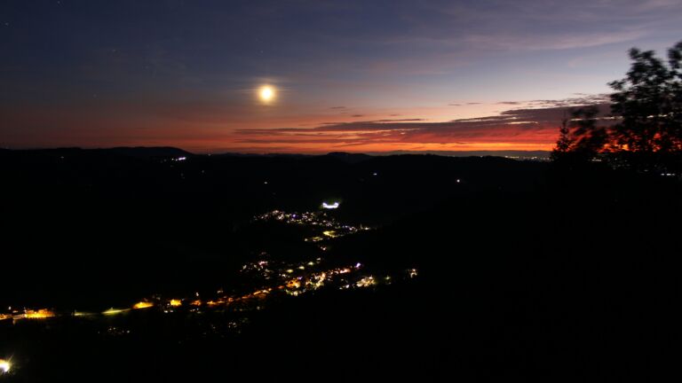Dieses Bild zeigt eine Webcam-Aufnahme vom Achertal, aufgenommen am Donnerstag, den 15.10.2026 um 19:40 Uhr. Die Temperatur betrug 15.8°C.